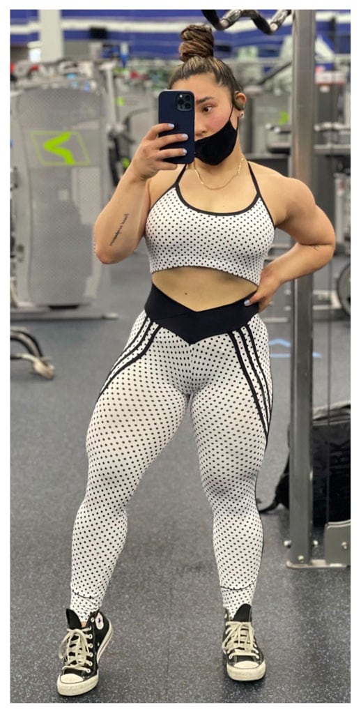 Coach is taking selfie with workout outfit in the gym.